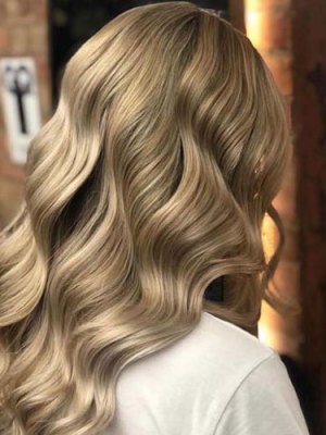 Bespoke-balayage-at-lockonego-hairdressing-salon-in-Kings-Road